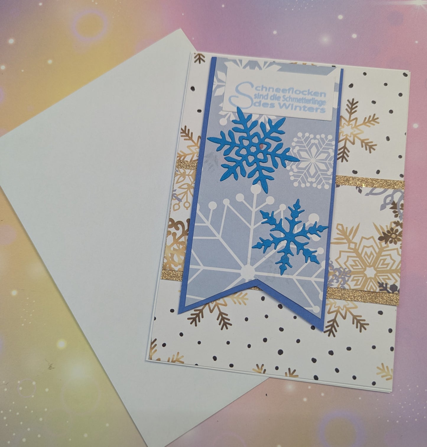 Schneeflocken sind die Schmetterlinge des Winters